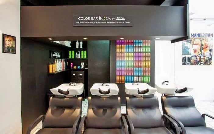 Color Bar INOA by L'Oréal, mur de nuances de coloration sur-mesure au salon Studio Hair à Coudekerque-Branche